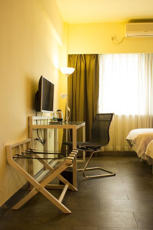Yanjiang East Garden Inn Гуанчжоу Екстер'єр фото