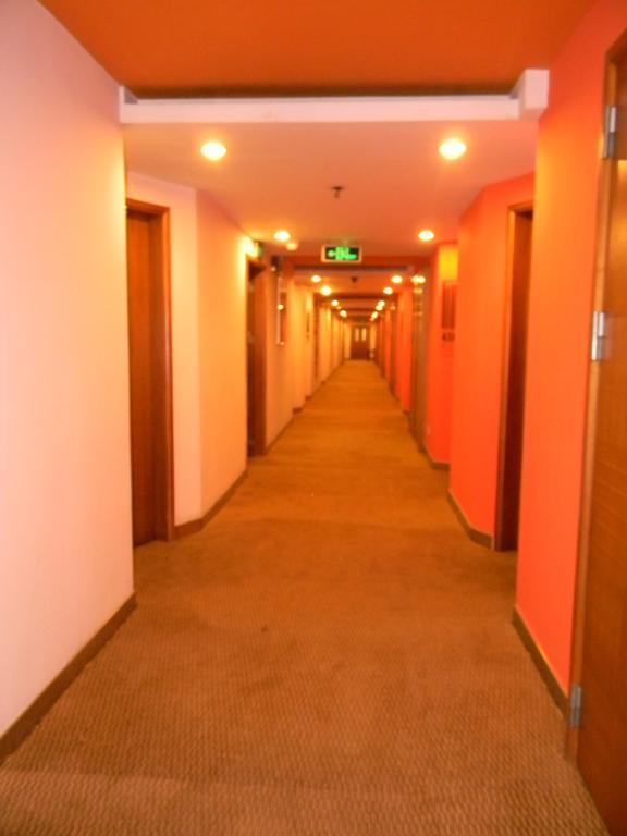 Yanjiang East Garden Inn Гуанчжоу Екстер'єр фото