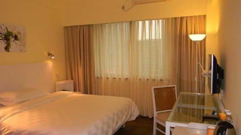 Yanjiang East Garden Inn Гуанчжоу Екстер'єр фото