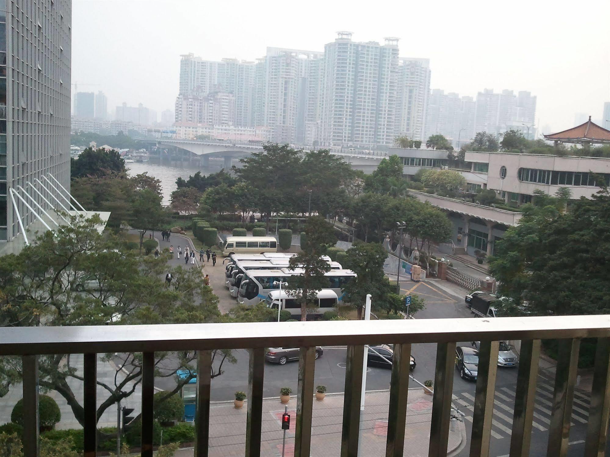 Yanjiang East Garden Inn Гуанчжоу Екстер'єр фото
