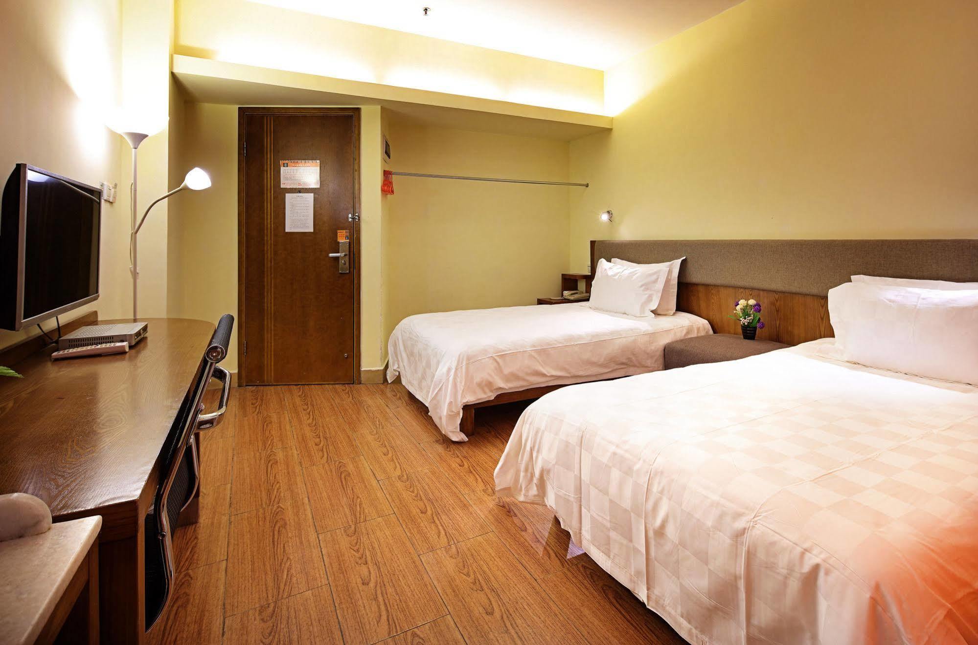 Yanjiang East Garden Inn Гуанчжоу Екстер'єр фото