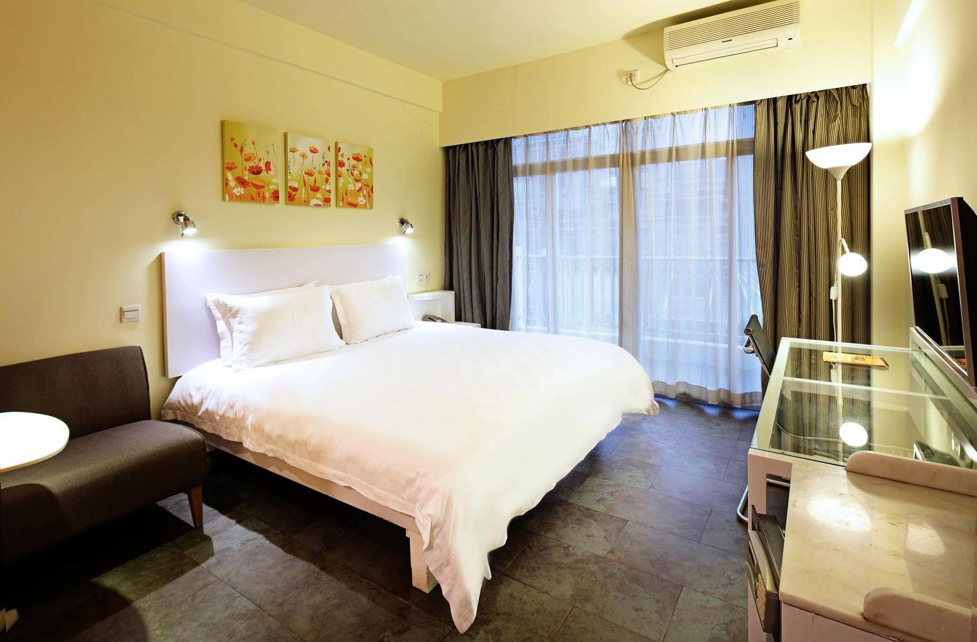 Yanjiang East Garden Inn Гуанчжоу Екстер'єр фото