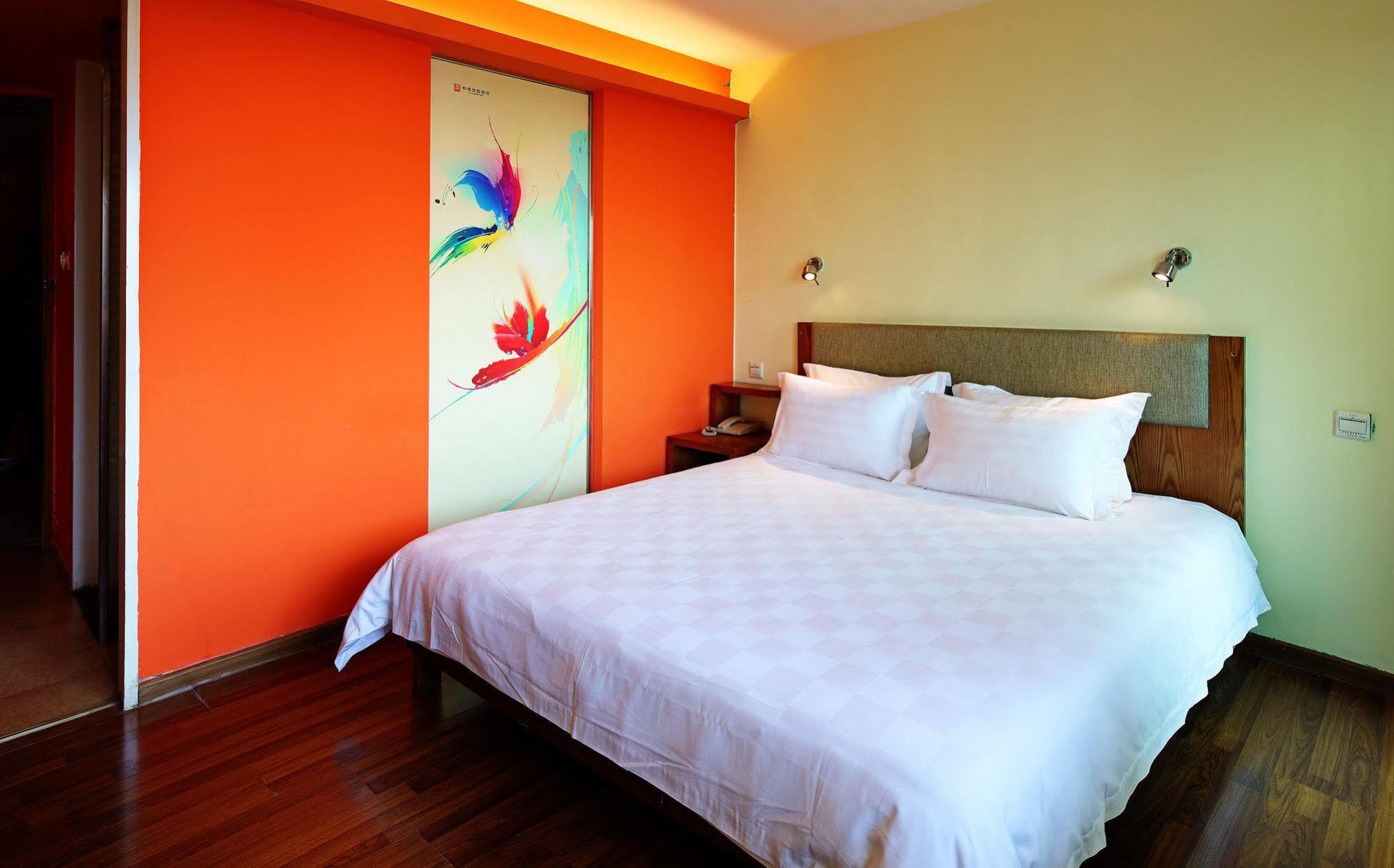 Yanjiang East Garden Inn Гуанчжоу Екстер'єр фото