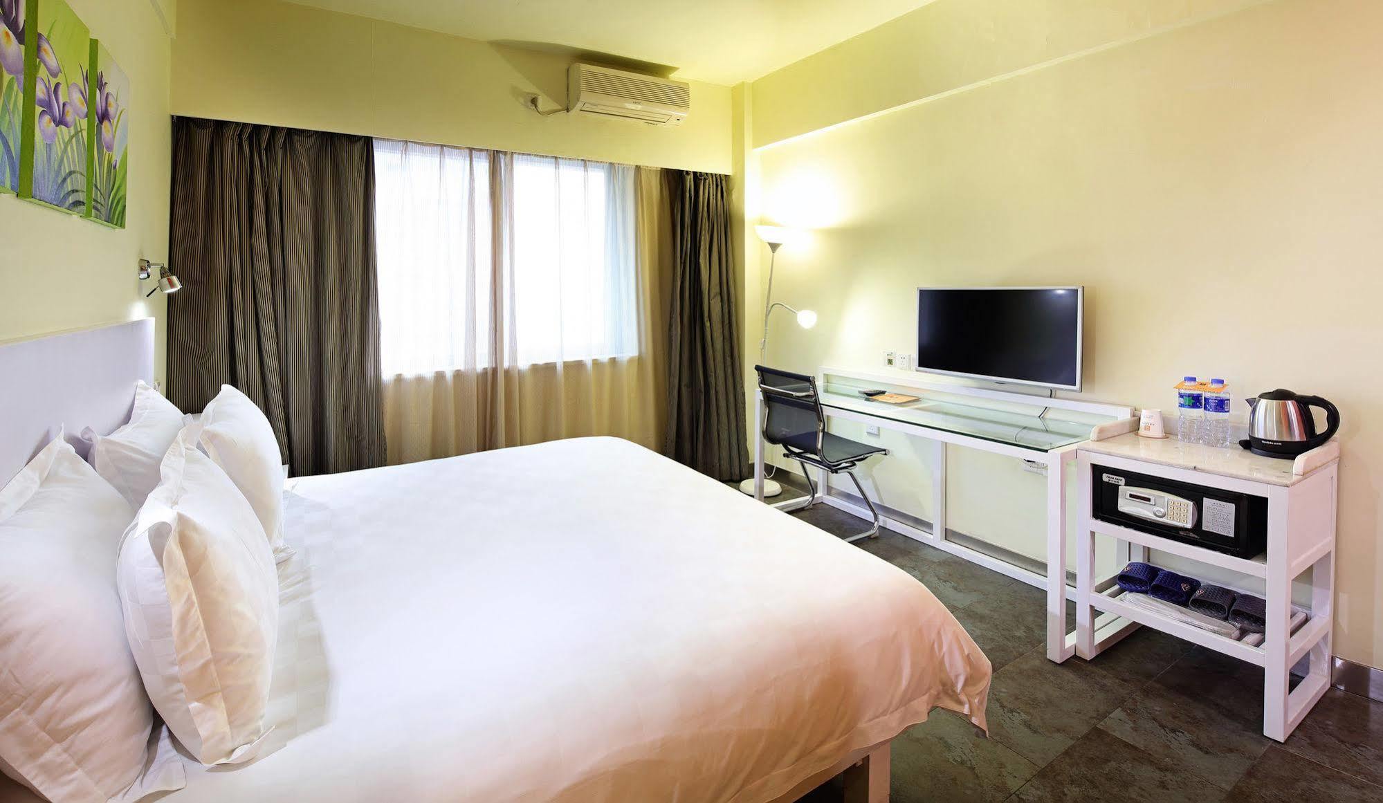 Yanjiang East Garden Inn Гуанчжоу Екстер'єр фото